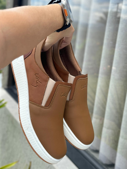 Mocasín Ortopédico Vélez Caballero: Conforto que Impone Presencia