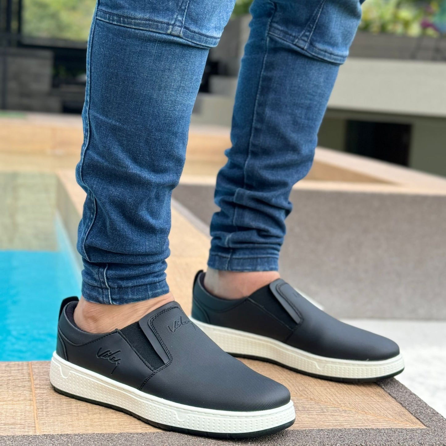 Mocasín Ortopédico Vélez Caballero: Conforto que Impone Presencia