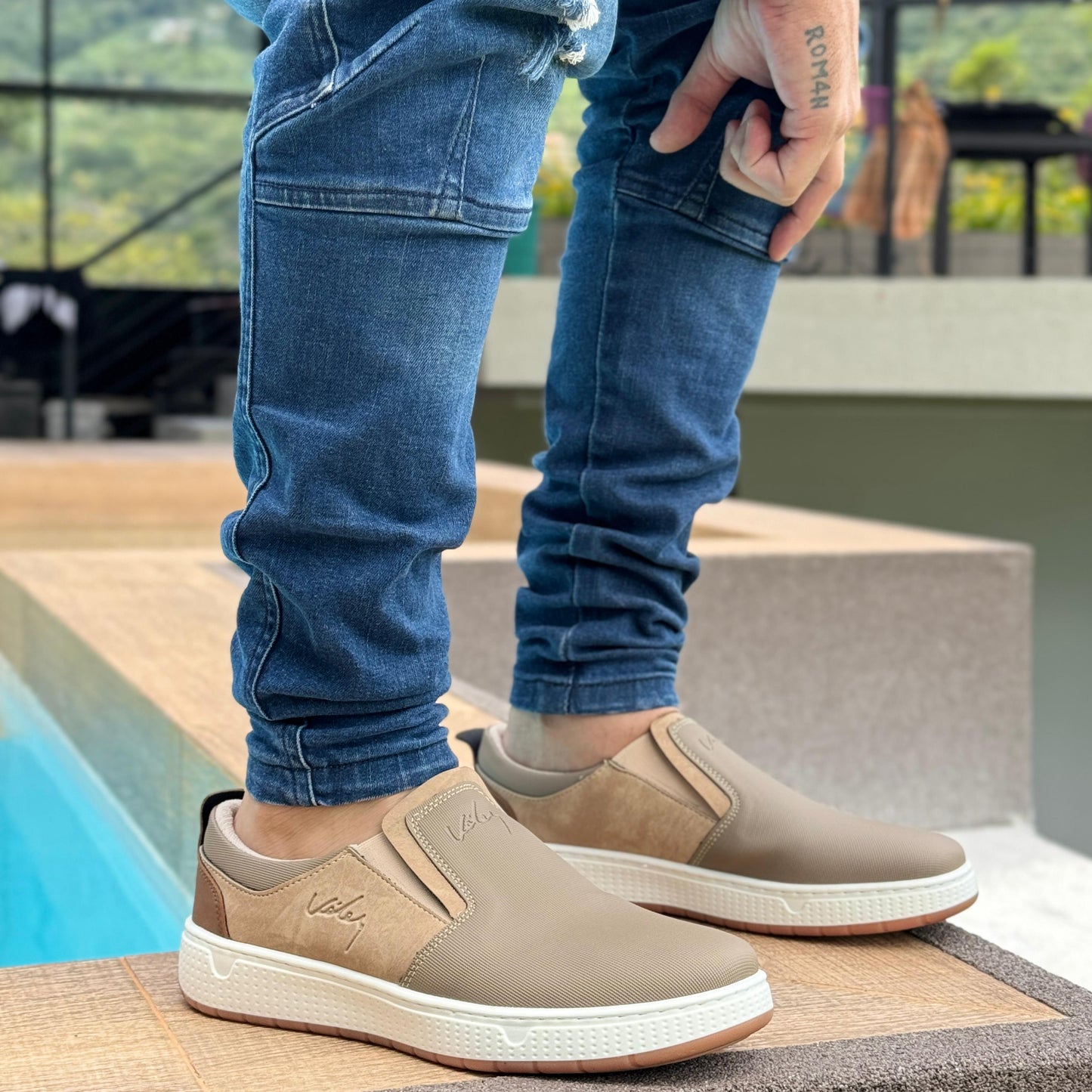 Mocasín Ortopédico Vélez Caballero: Conforto que Impone Presencia