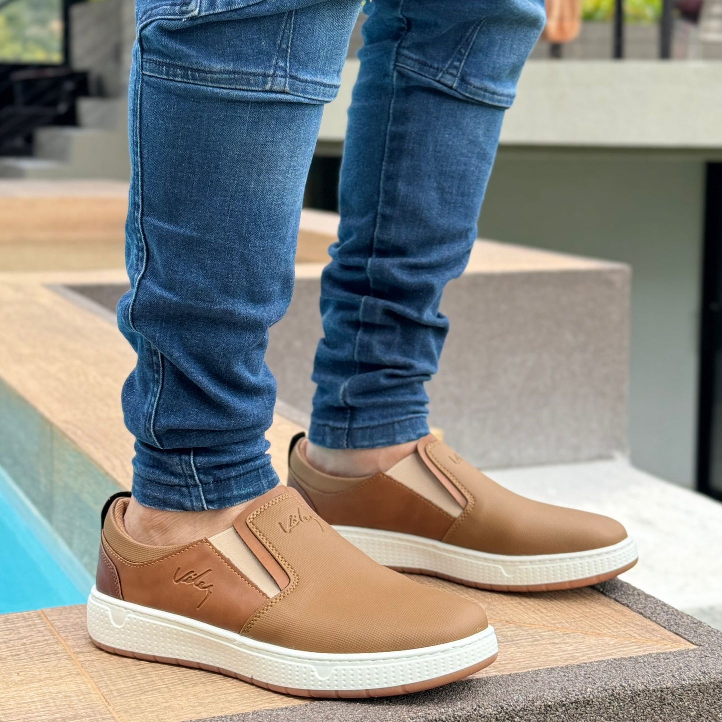 Mocasín Ortopédico Vélez Caballero: Conforto que Impone Presencia