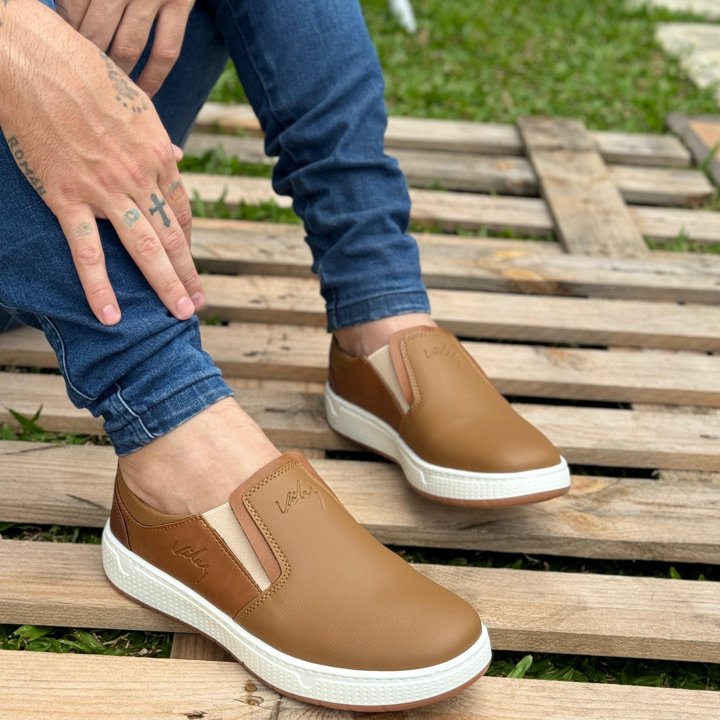 Mocasín Ortopédico Vélez Caballero: Conforto que Impone Presencia